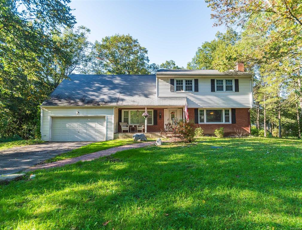 Schyler Dr, Poughkeepsie, NY 12603