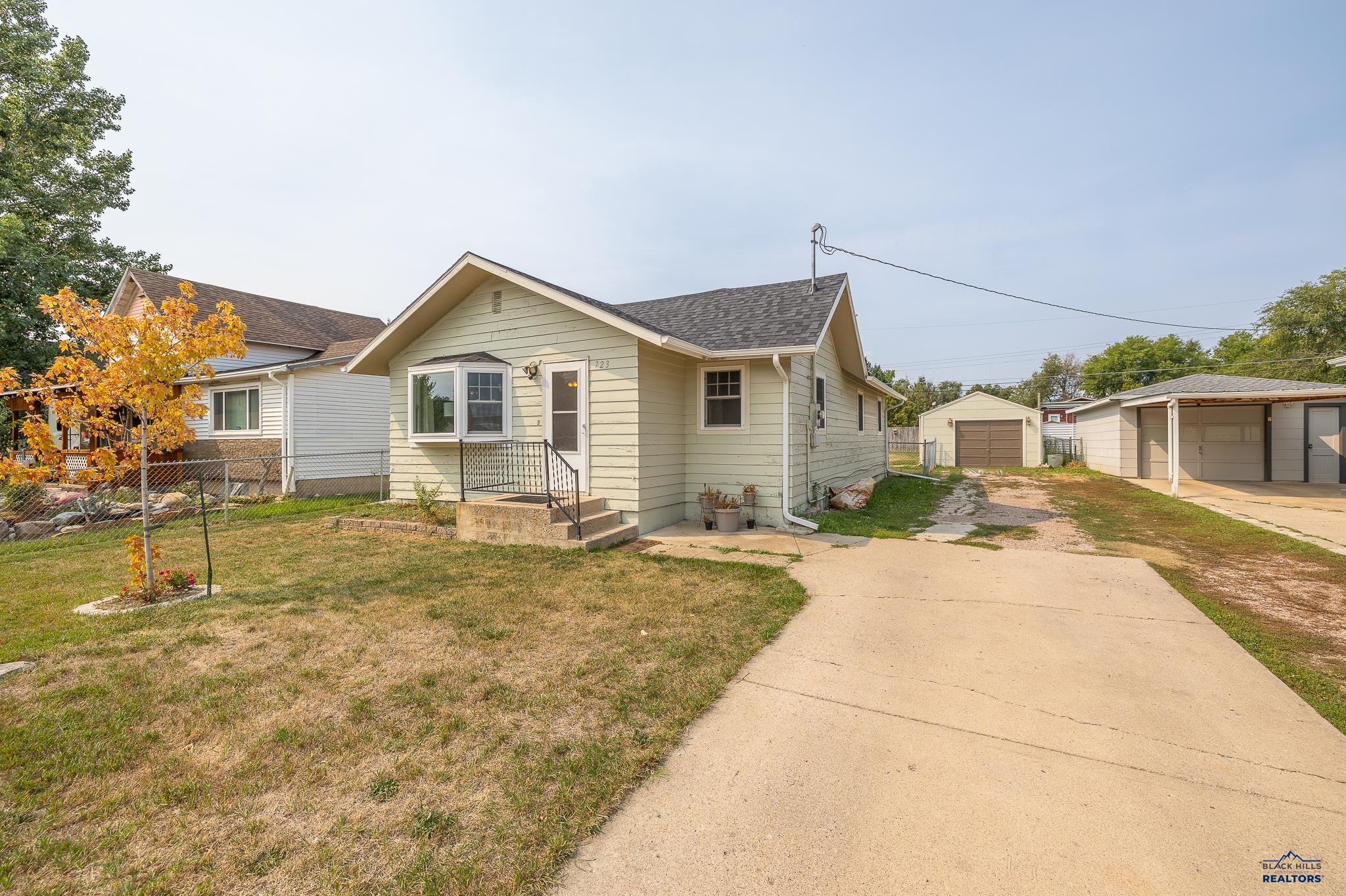 Maple Ave, Rapid City, SD 57701