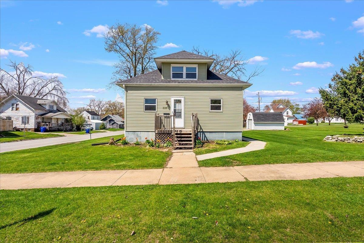5th Ave, Oelwein, IA 50662