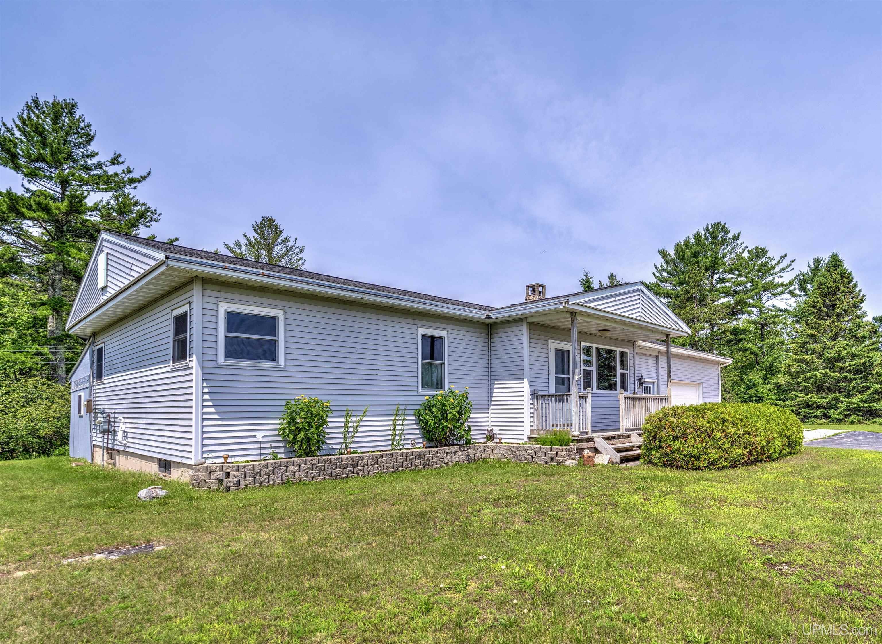 Lakeshore Dr, Manistique, MI 49854