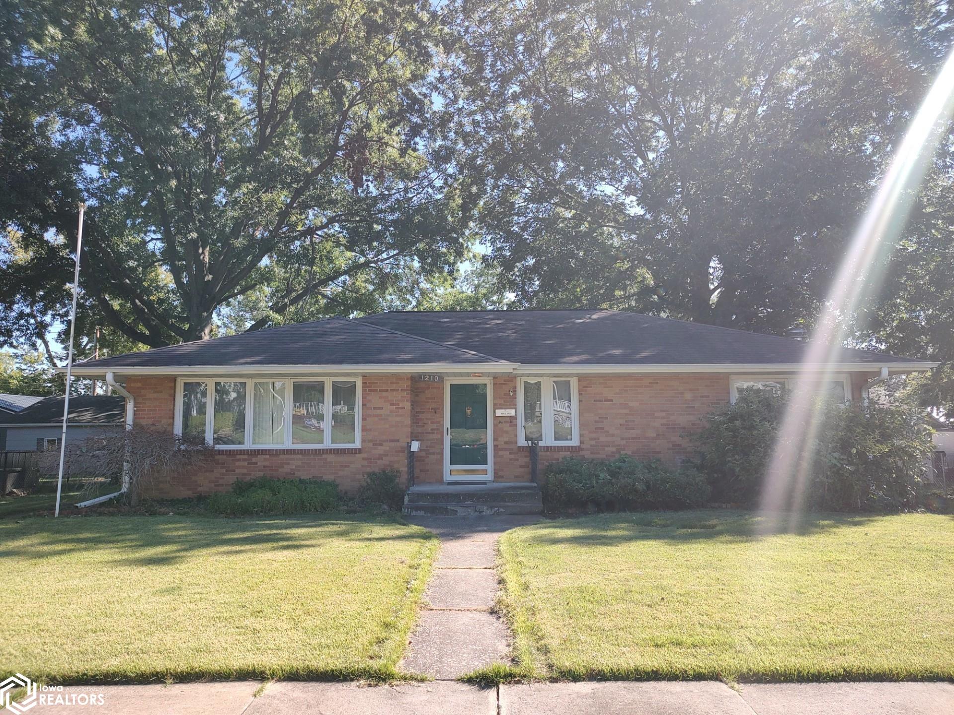 Avenue C , Fort Madison, IA 52627