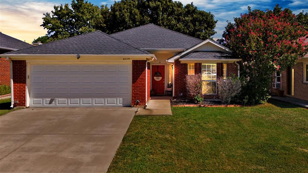 Seese Dr, Arlington, TX 76018