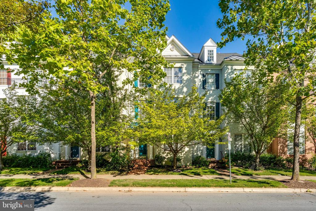 Piccard Dr, Rockville, MD 20850