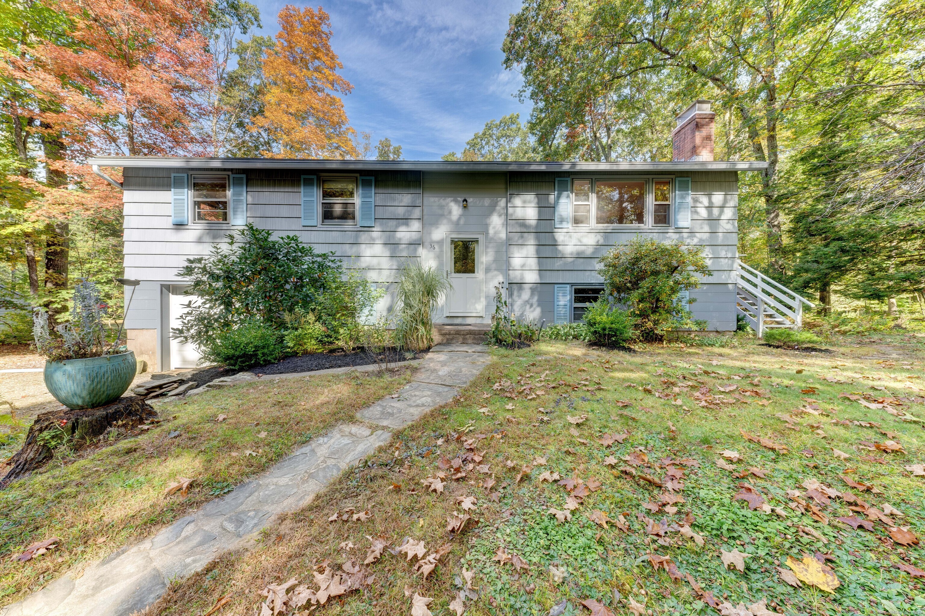 Ridge Rd, Storrs Mansfield, CT 06268