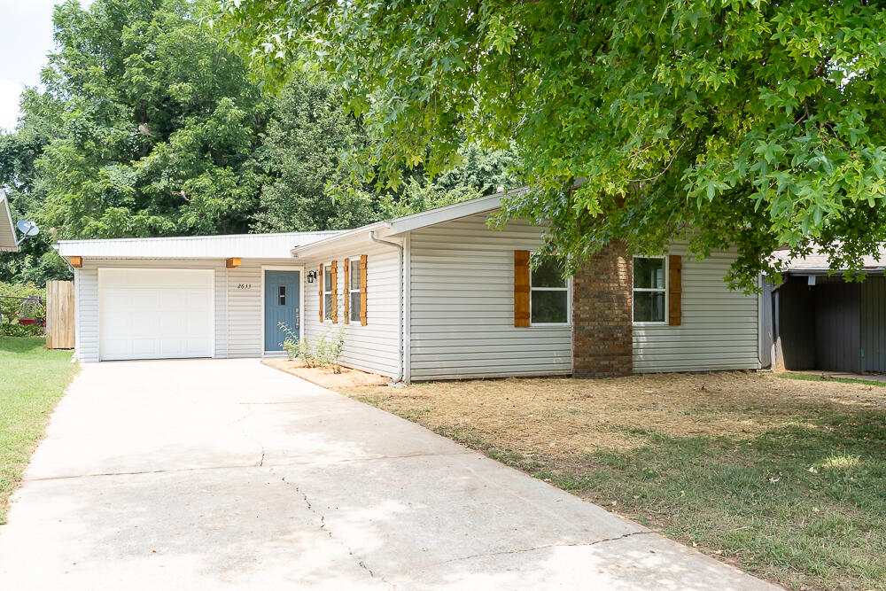 Phelps St, Springfield, MO 65802