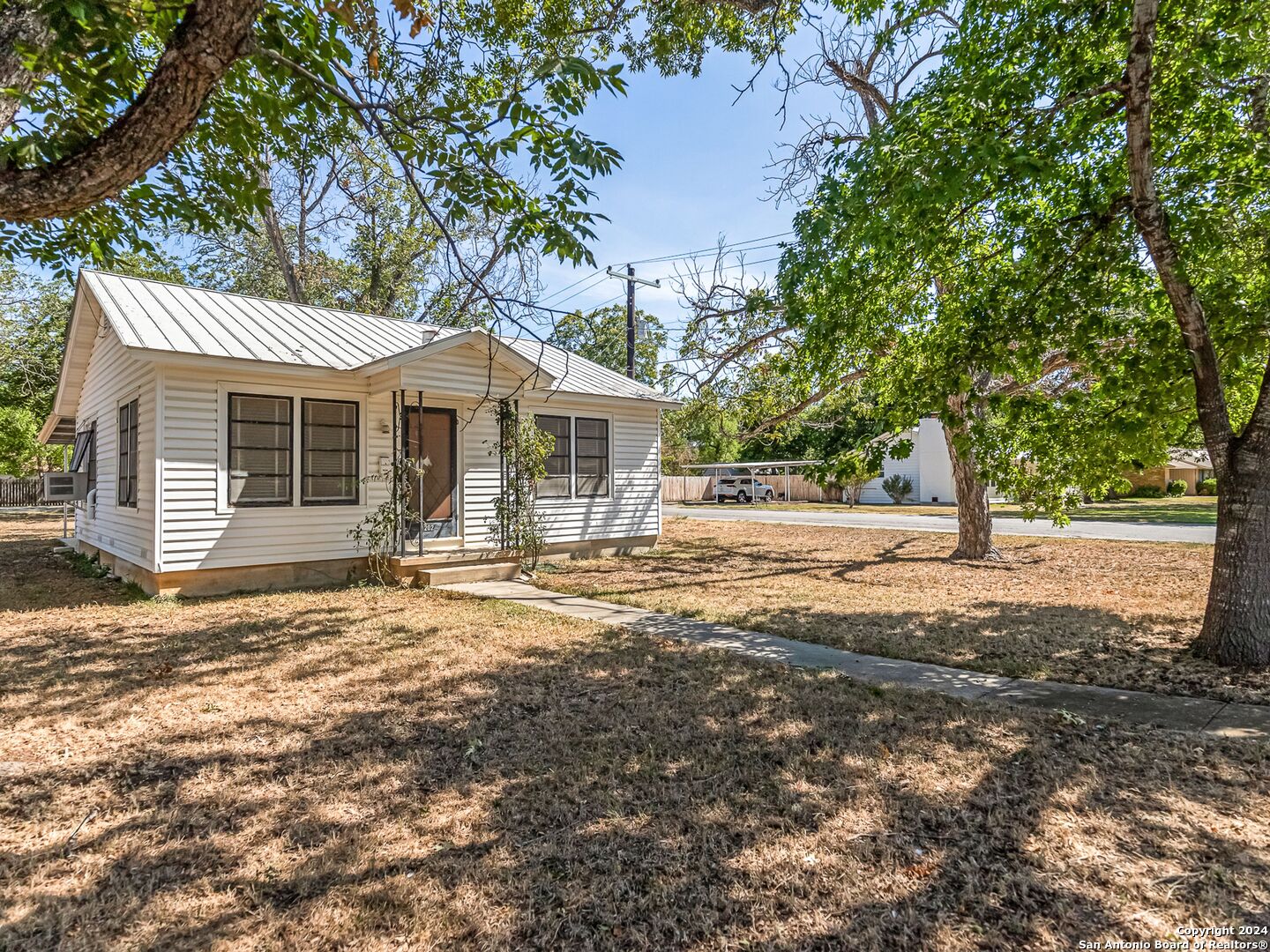 29th St, Hondo, TX 78861