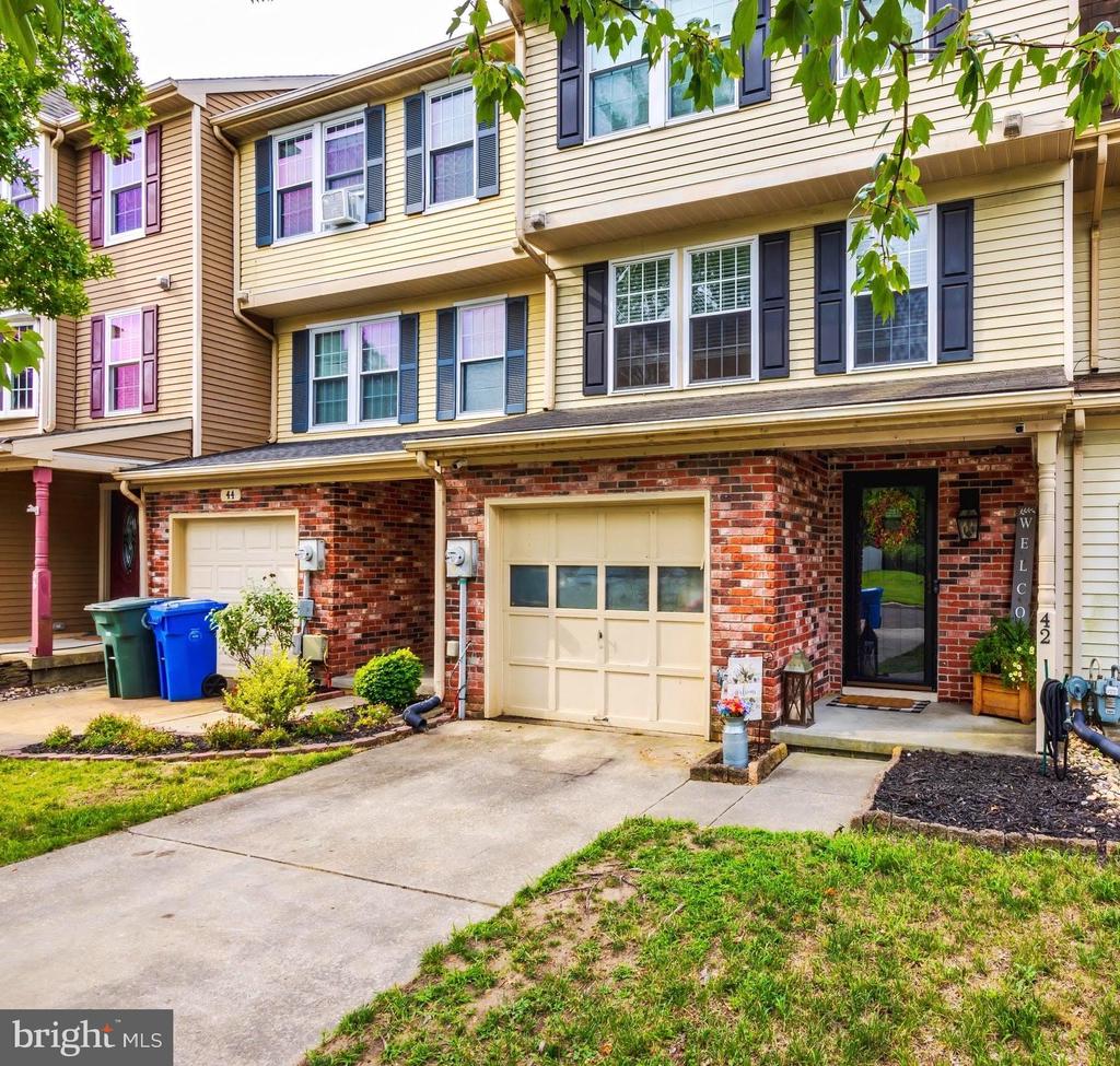 Stoneshire Dr, Glassboro, NJ 08028