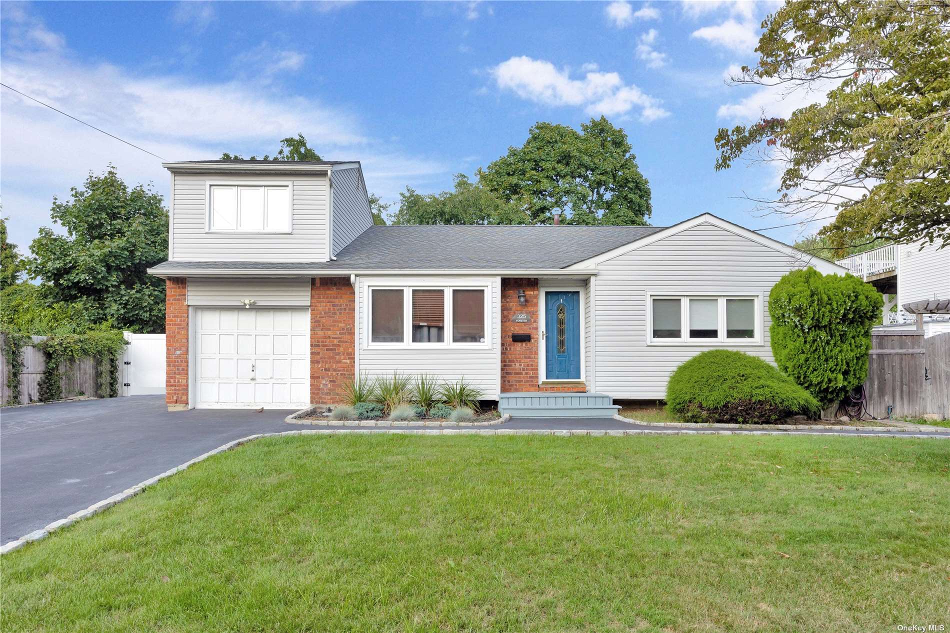 24th St, Deer Park, NY 11729