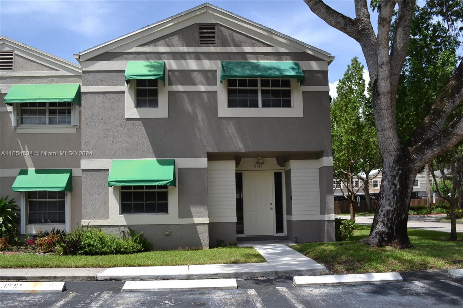 122nd Ter, Cooper City, FL 33330