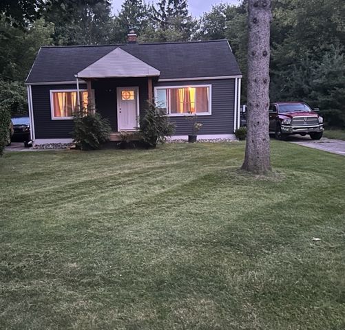 Pontiac Lake Rd, Waterford, MI 48327