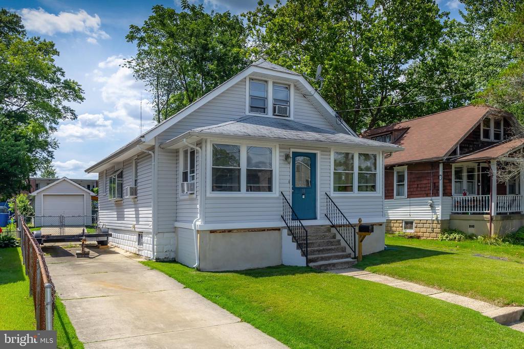 Cedar Ave, Maple Shade, NJ 08052
