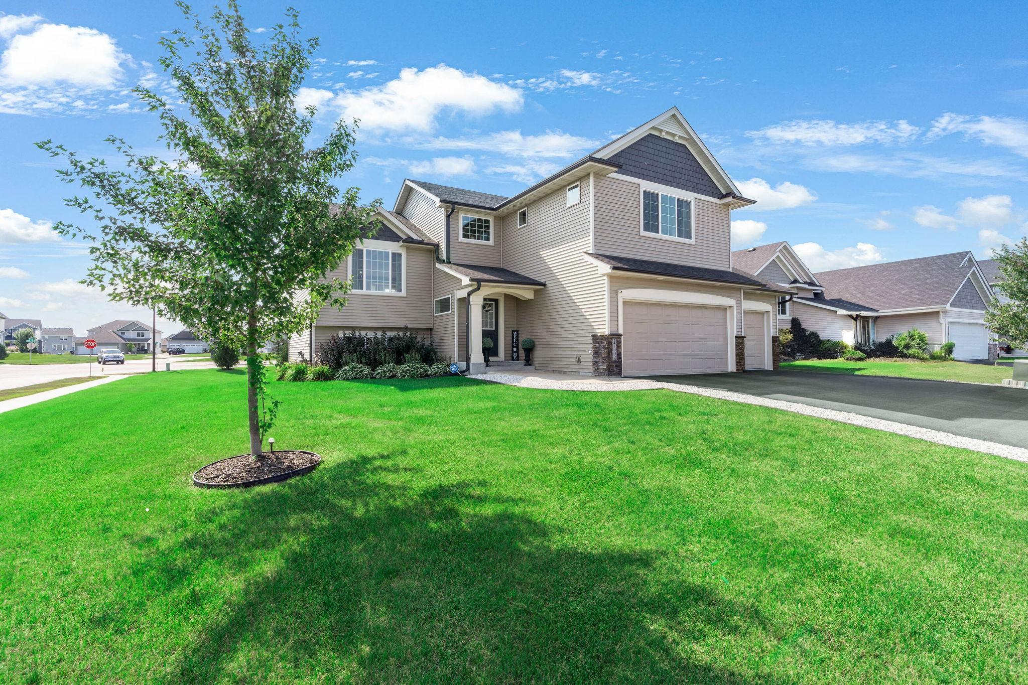 Essex Ln, Lakeville, MN 55044