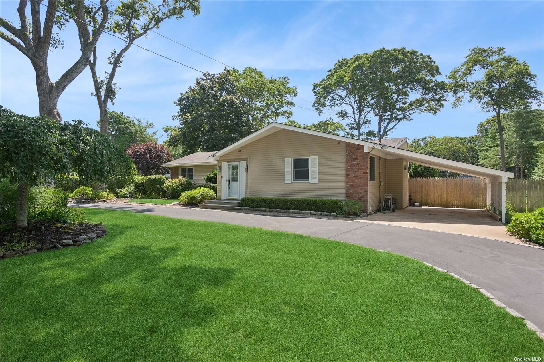 Homewood Dr, Hampton Bays, NY 11946