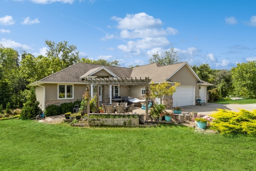 Cou Falls Rd, Swisher, IA 52338
