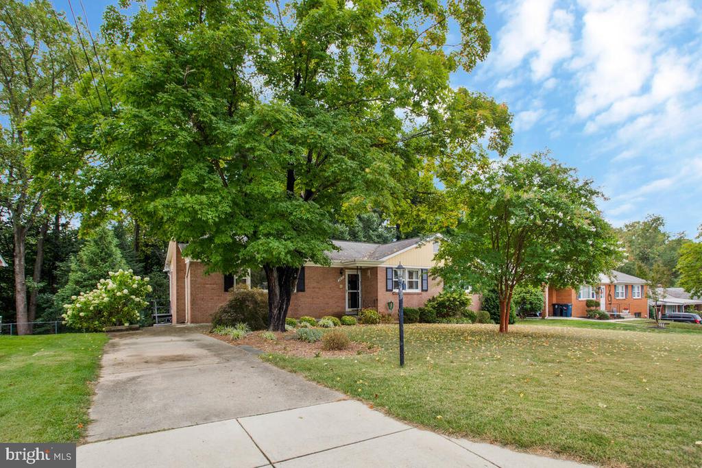 Beverly Ave, Clinton, MD 20735