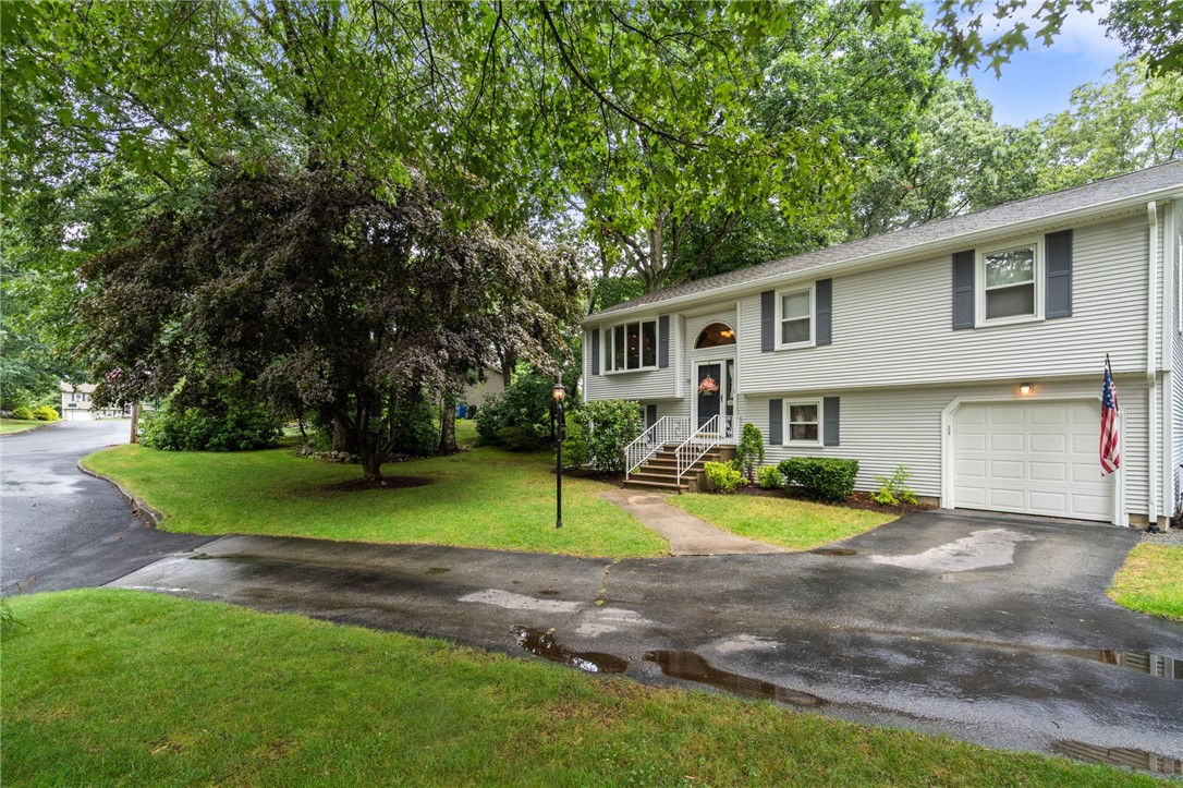 Carmina Cir, Cranston, RI 02921