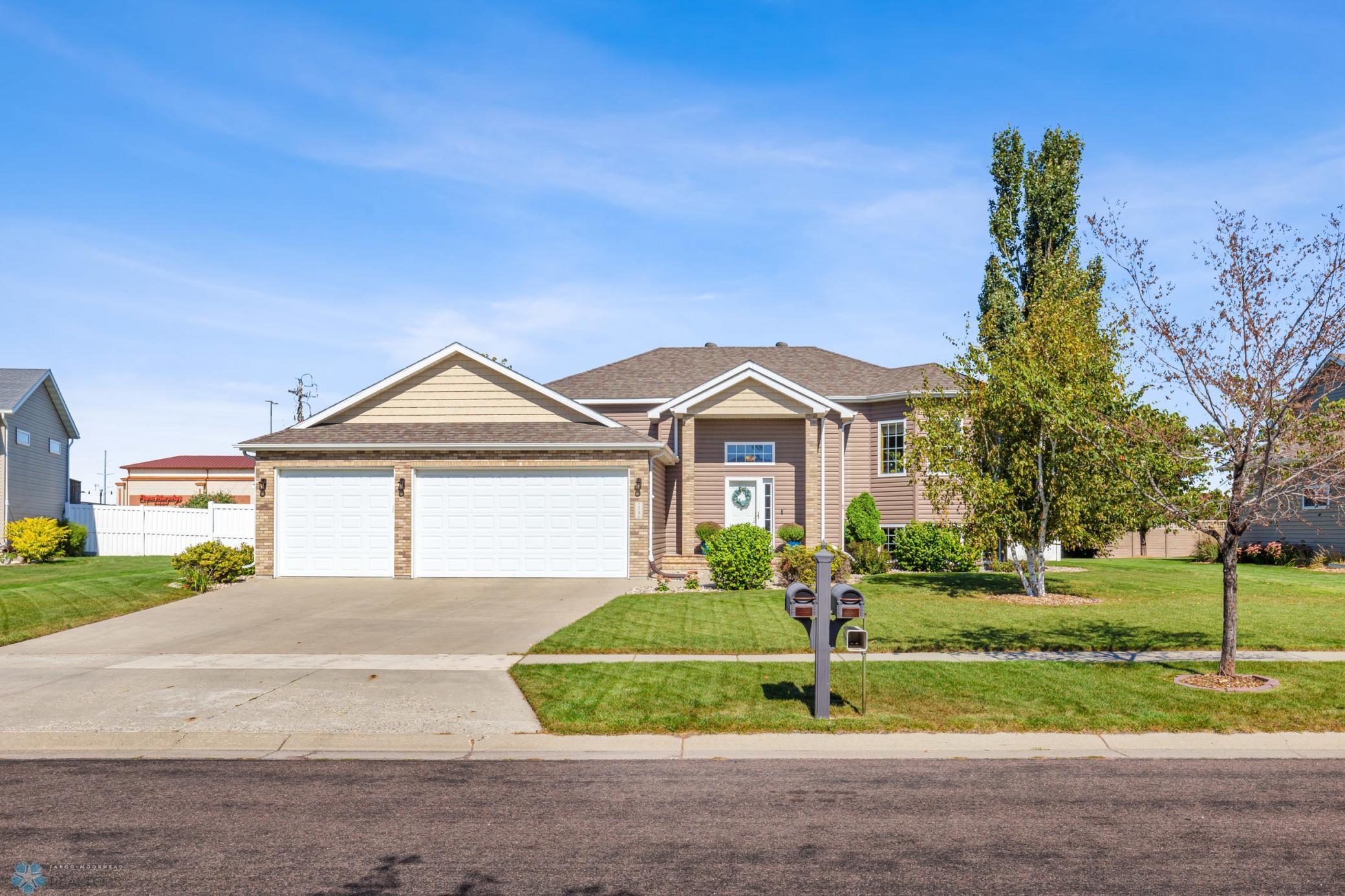 Farmstead Ct, Fargo, ND 58104