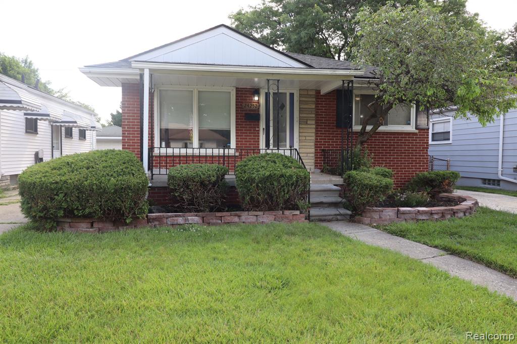 Lexington Ave, Eastpointe, MI 48021
