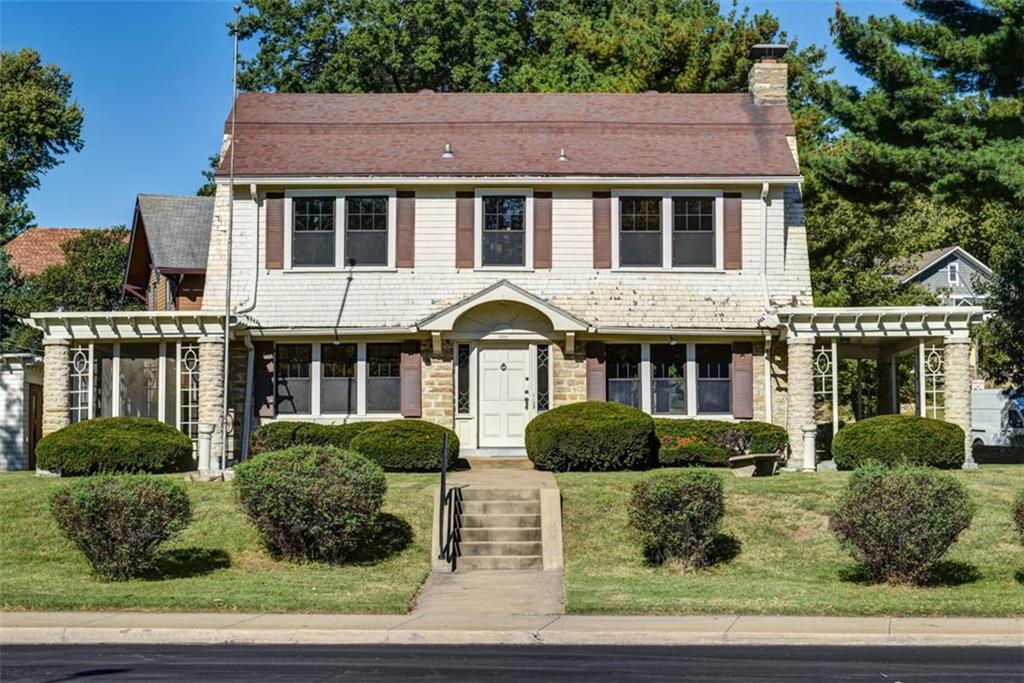 Brookside Blvd, Kansas City, MO 64113
