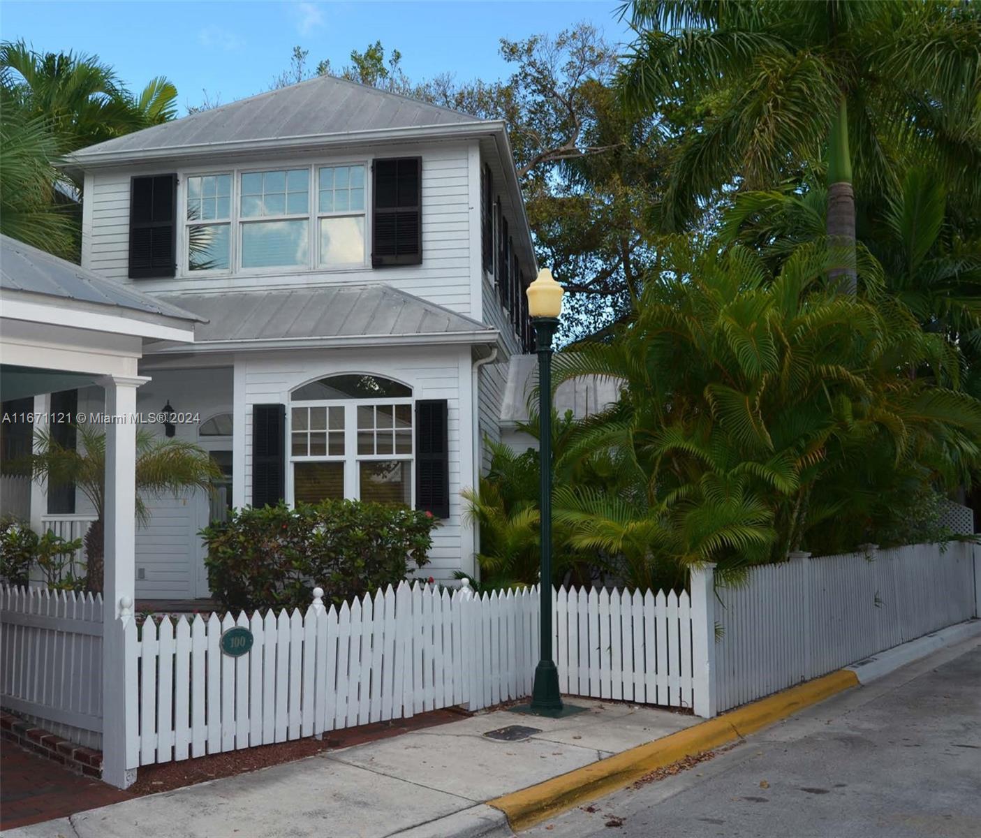 Admirals Ln, Key West, FL 33040