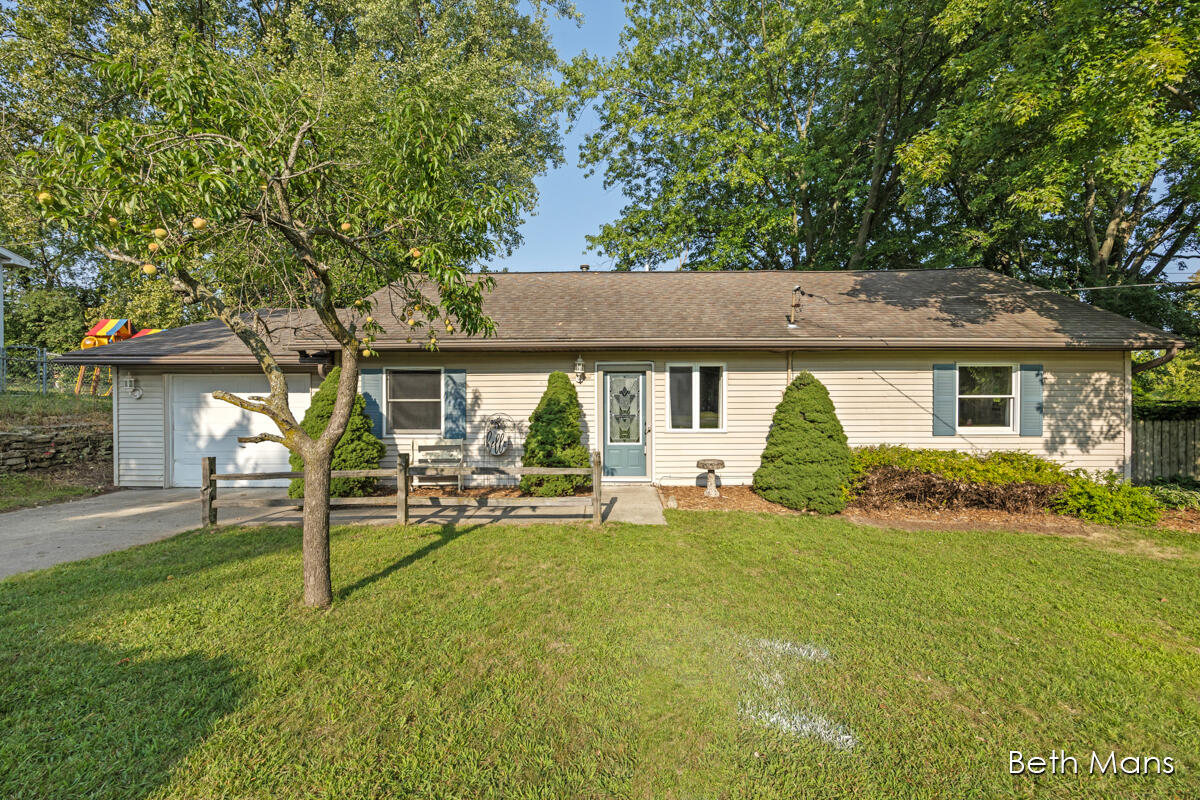 Tebeau Dr, Sparta, MI 49345