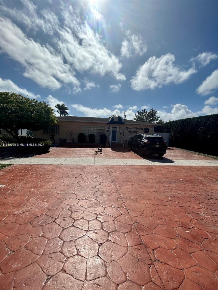 125th St, North Miami, FL 33181