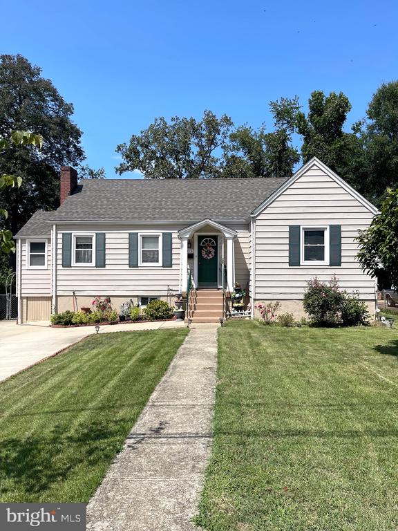 Seneca Dr, Oxon Hill, MD 20745