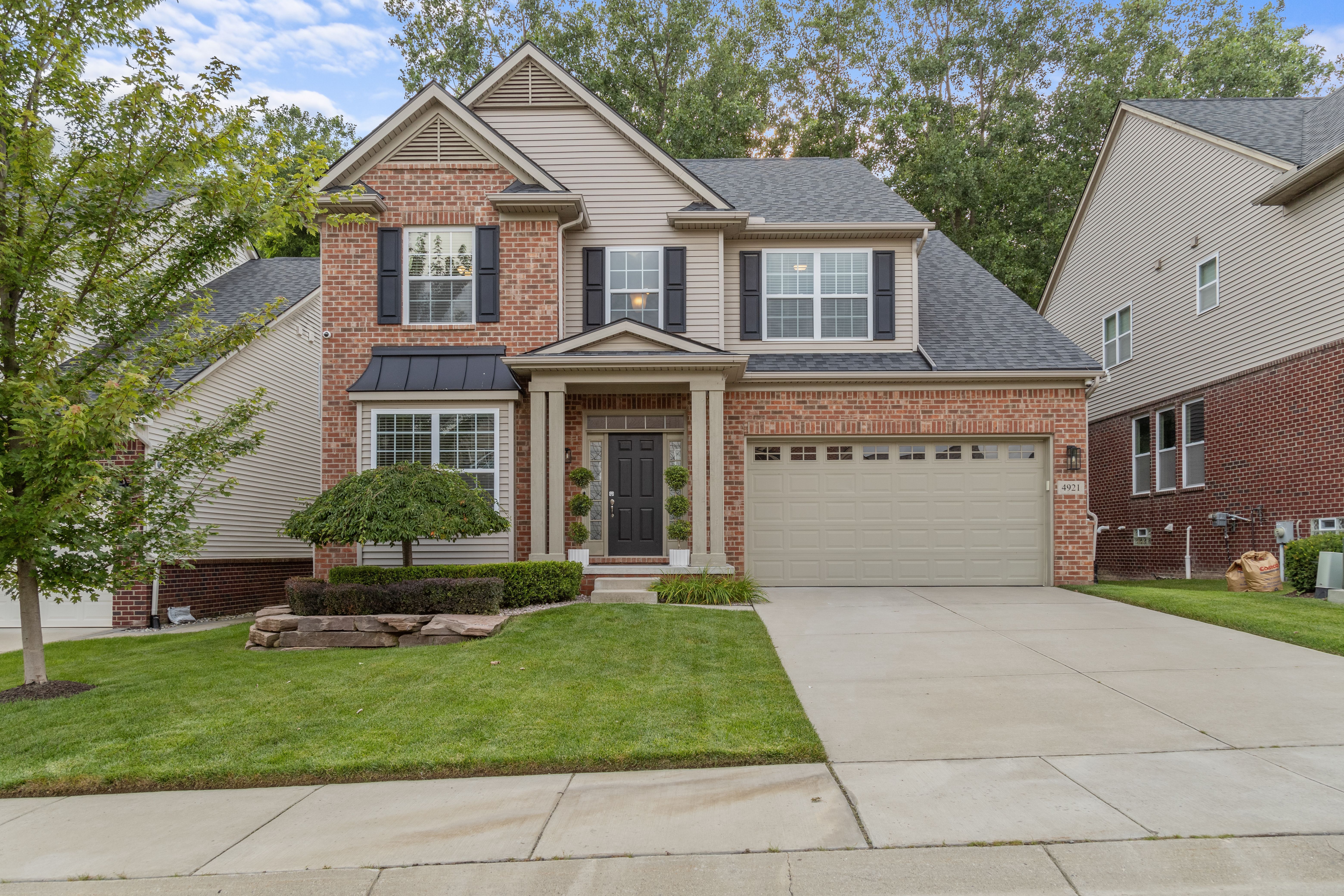 Stonegate Cir, Lake Orion, MI 48359