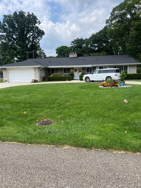 Bellwood Dr, Southfield, MI 48034