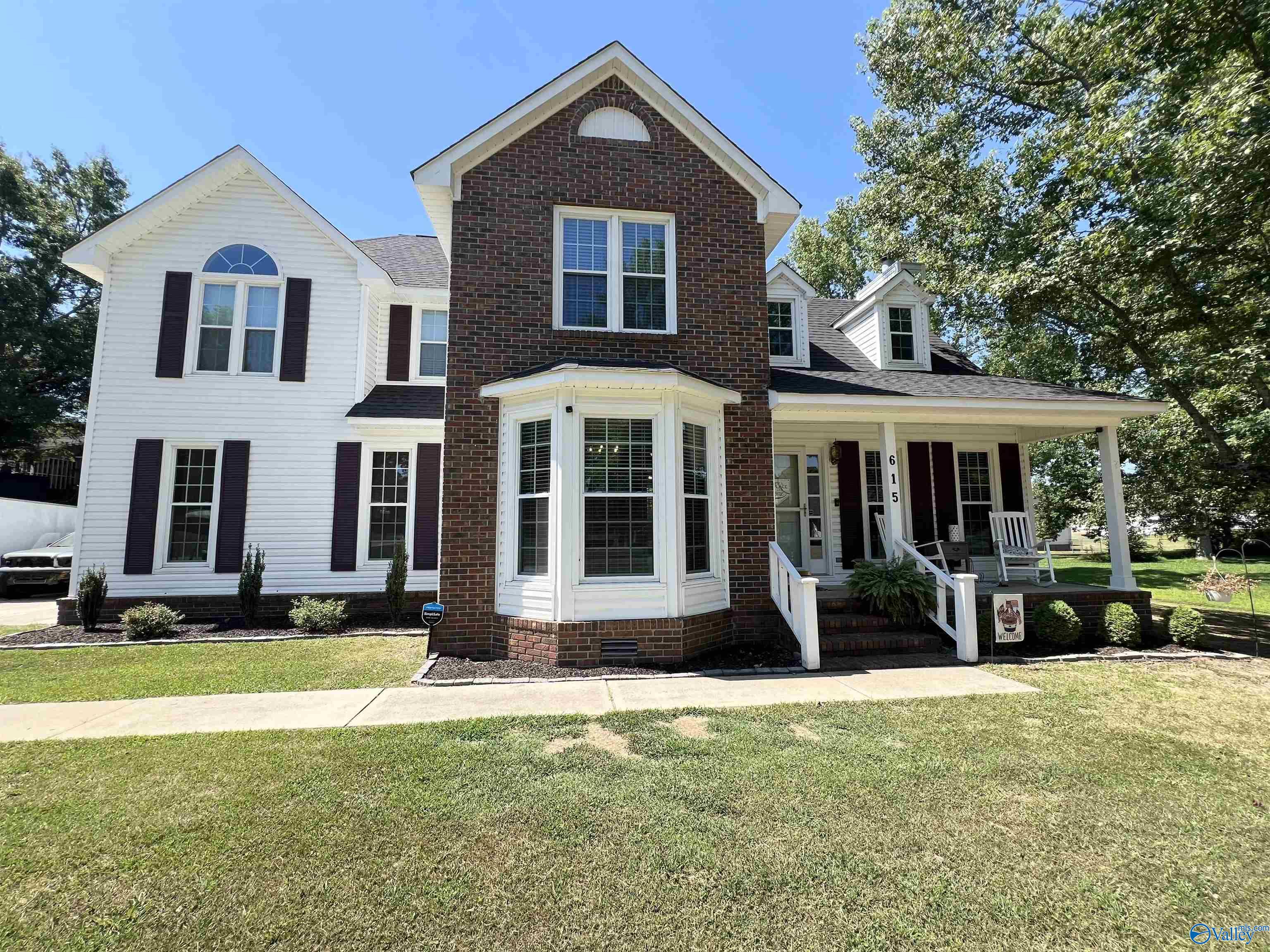 Colonial Ave, Albertville, AL 35950