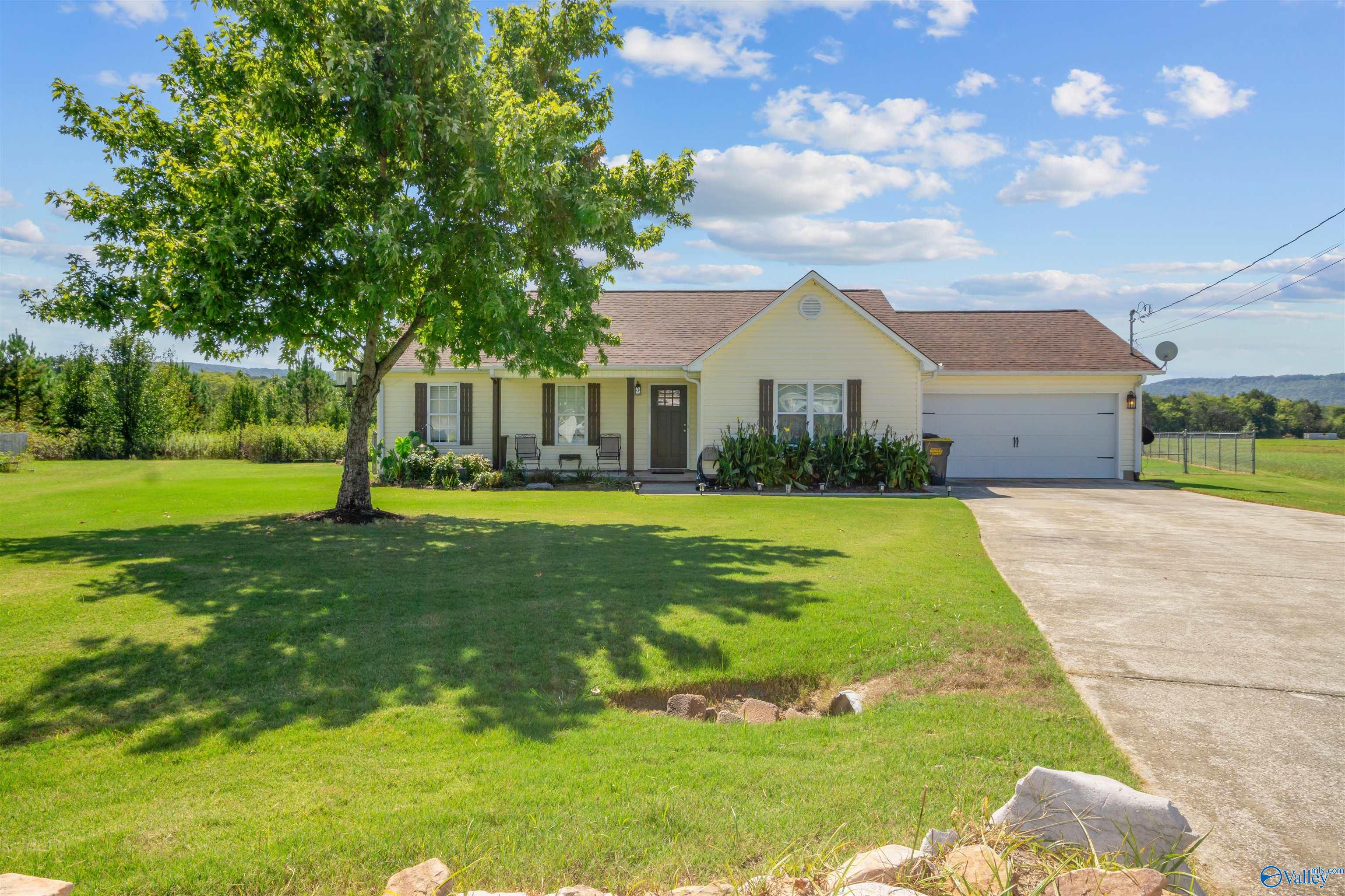 Serenity Cir, Laceys Spring, AL 35754