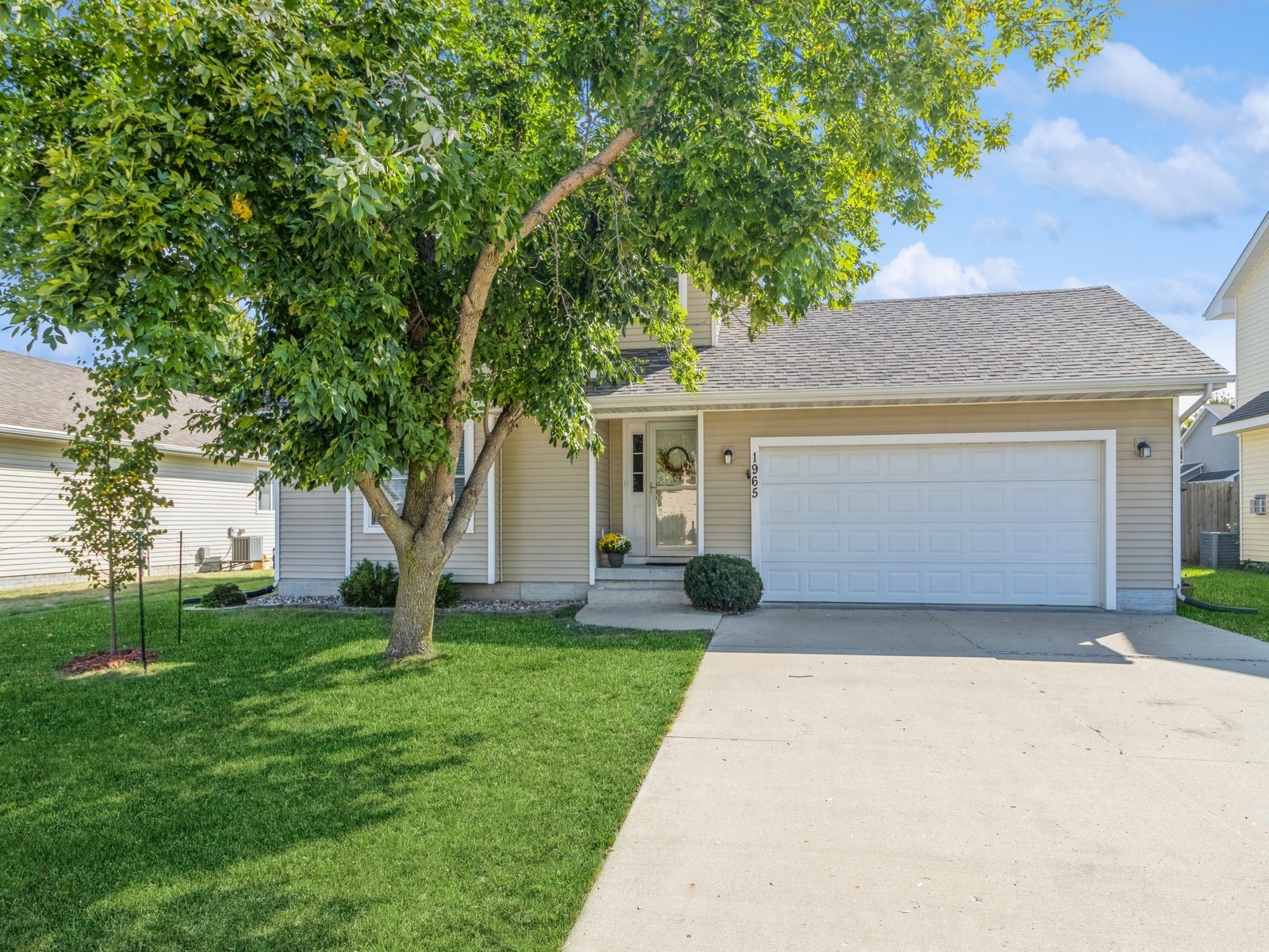 Florence Dr, Waukee, IA 50263