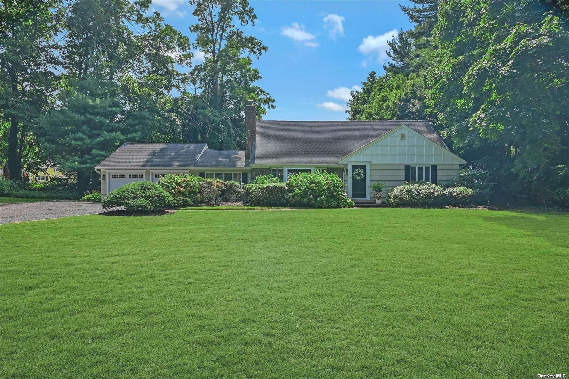 Bay Rd, Halesite, NY 11743