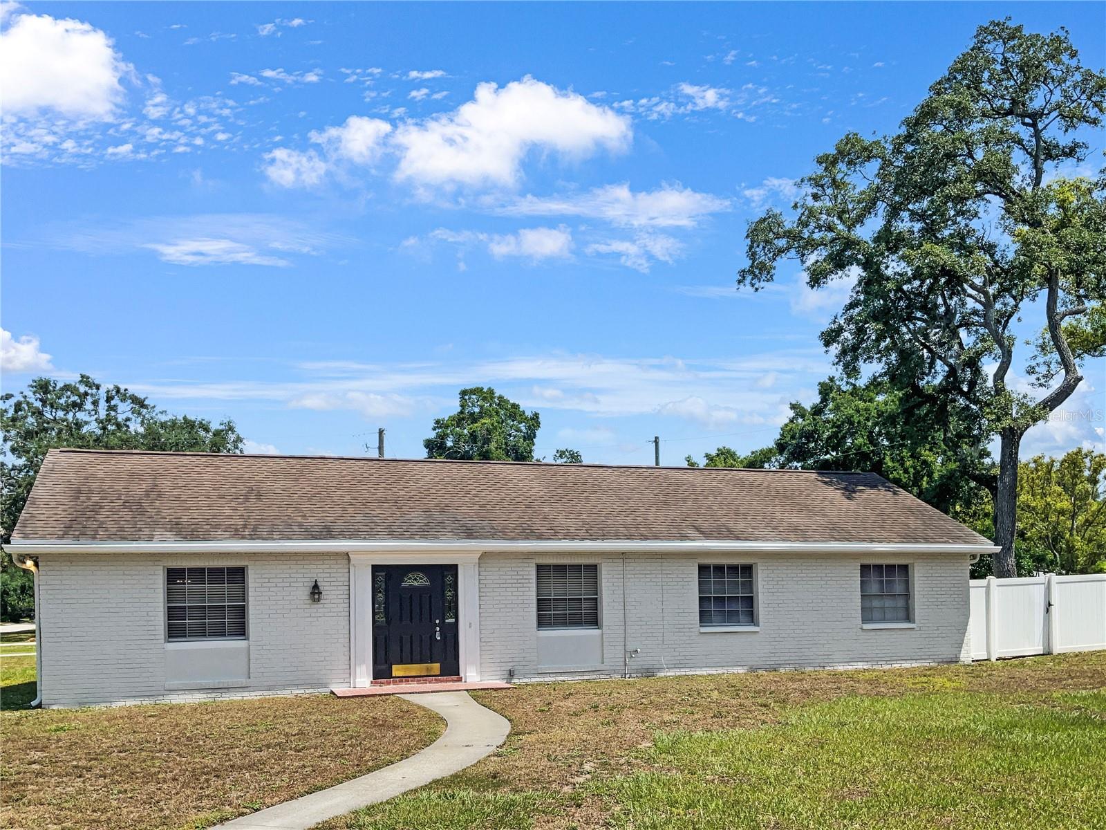 Julie Ln, Brandon, FL 33511