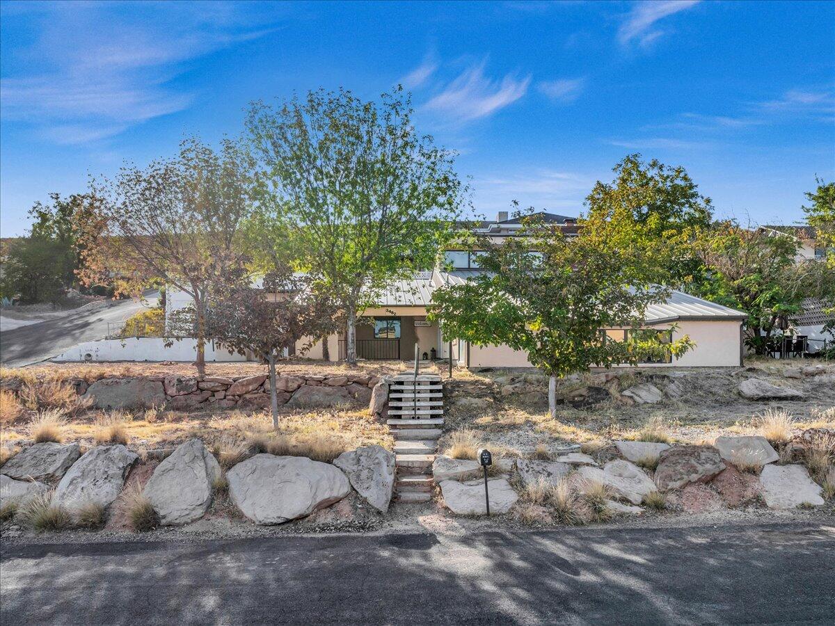 Moqui Dr, Saint George, UT 84790