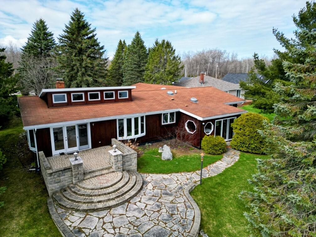 Riverside Dr, Sault Sainte Marie, MI 49783
