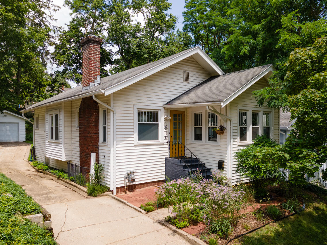 Maple St, Kalamazoo, MI 49008