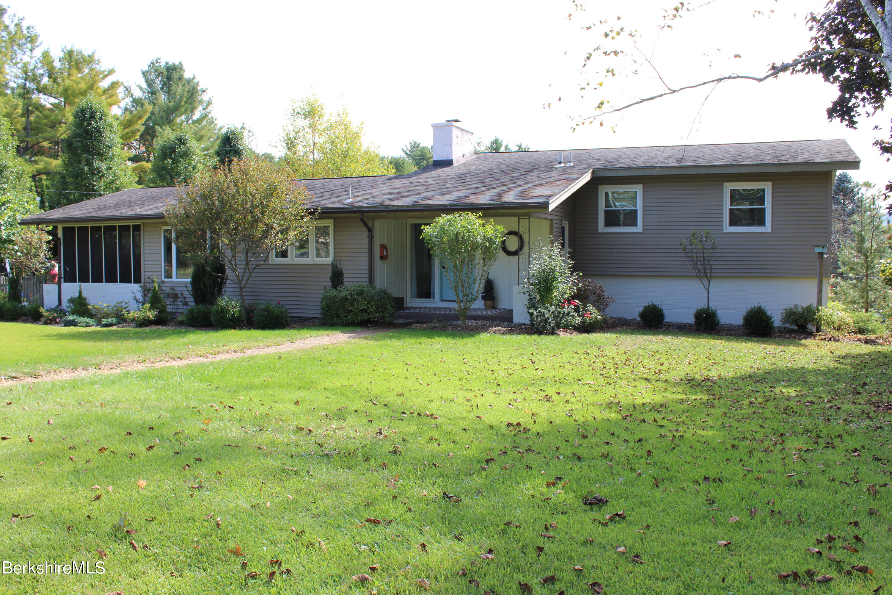 Loumar Dr, Pittsfield, MA 01201