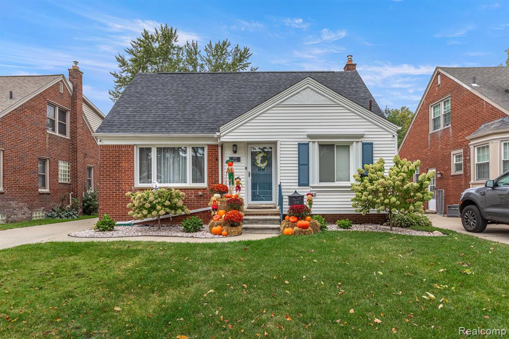 Kingsbury Ave, Dearborn, MI 48128
