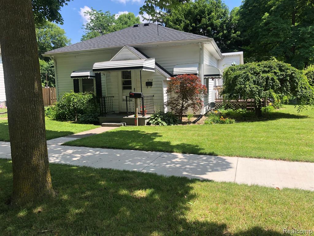 Sherman St, Caro, MI 48723