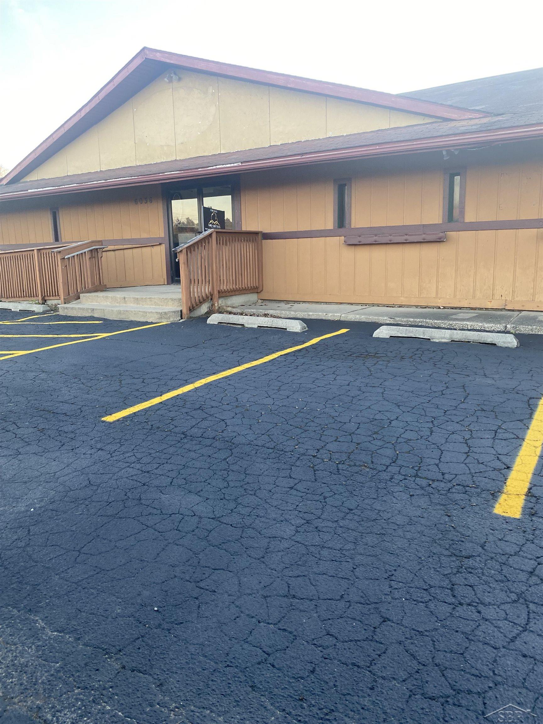 Dixie Hwy, Saginaw, MI 48601