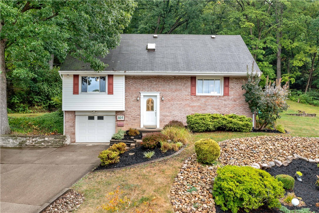 Jeanine Ct, Trafford, PA 15085