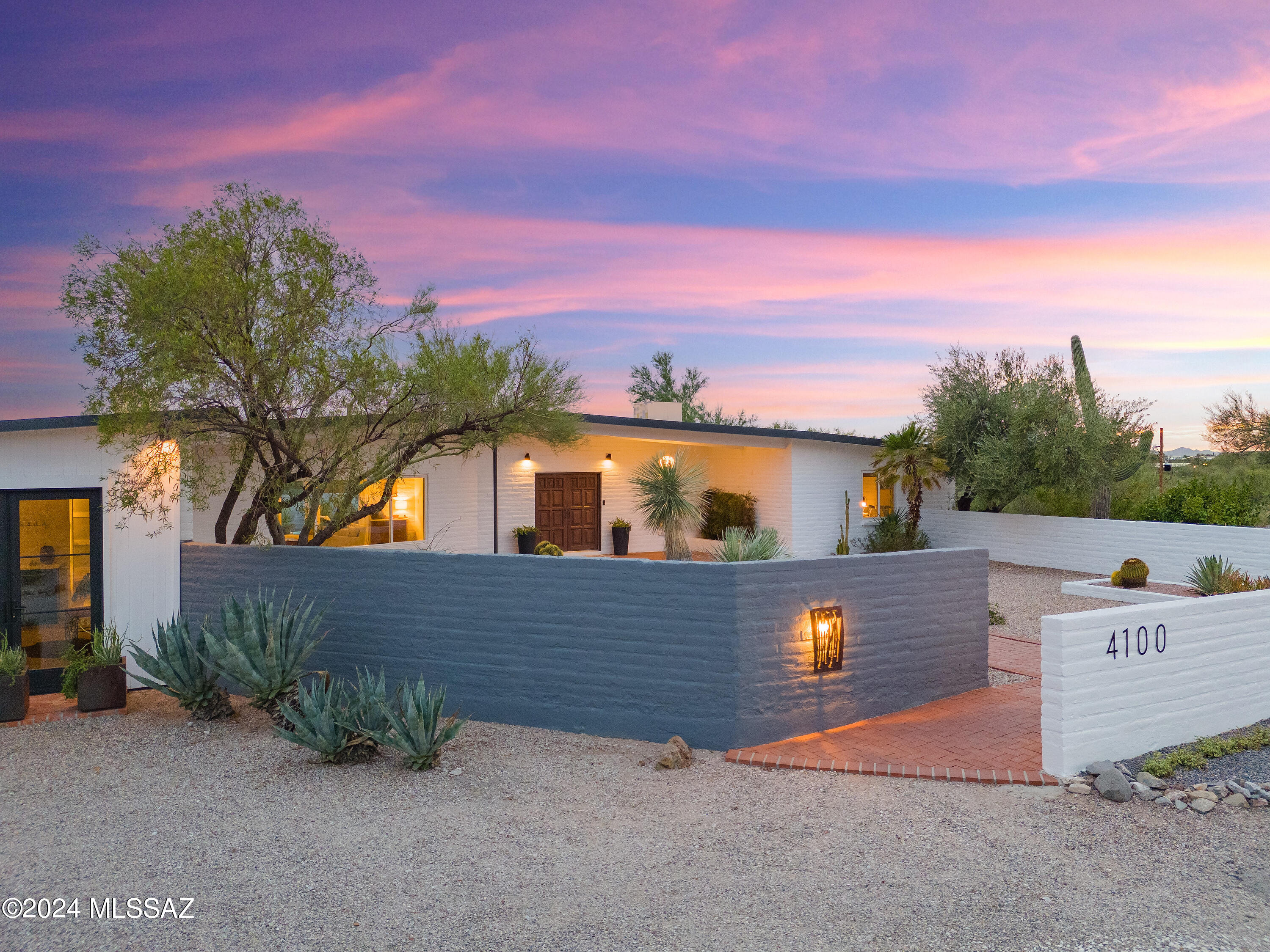 Avenida Del Cazador , Tucson, AZ 85718