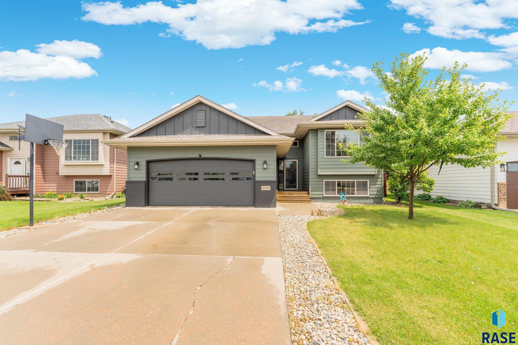 Ollerich Ave, Sioux Falls, SD 57106