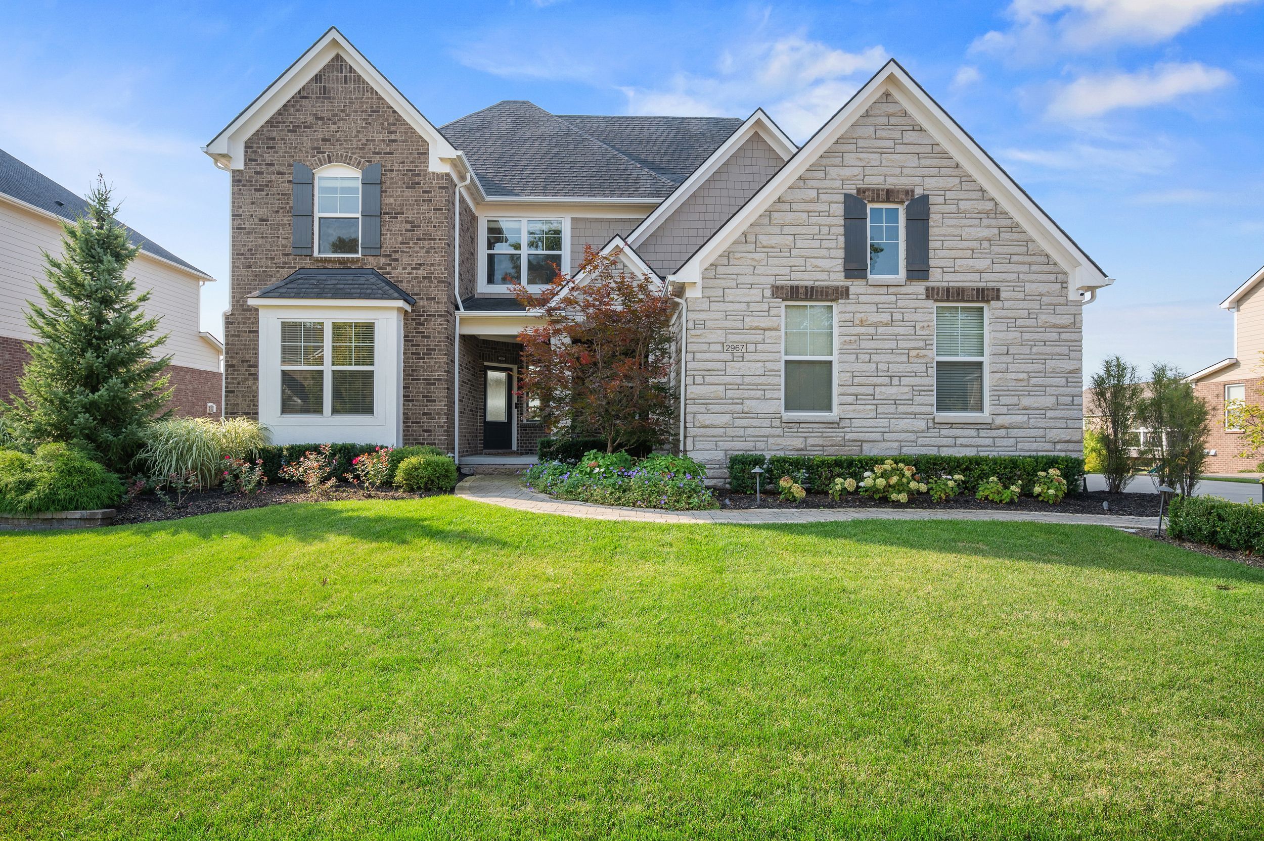 Montgomery Cir, Walled Lake, MI 48390