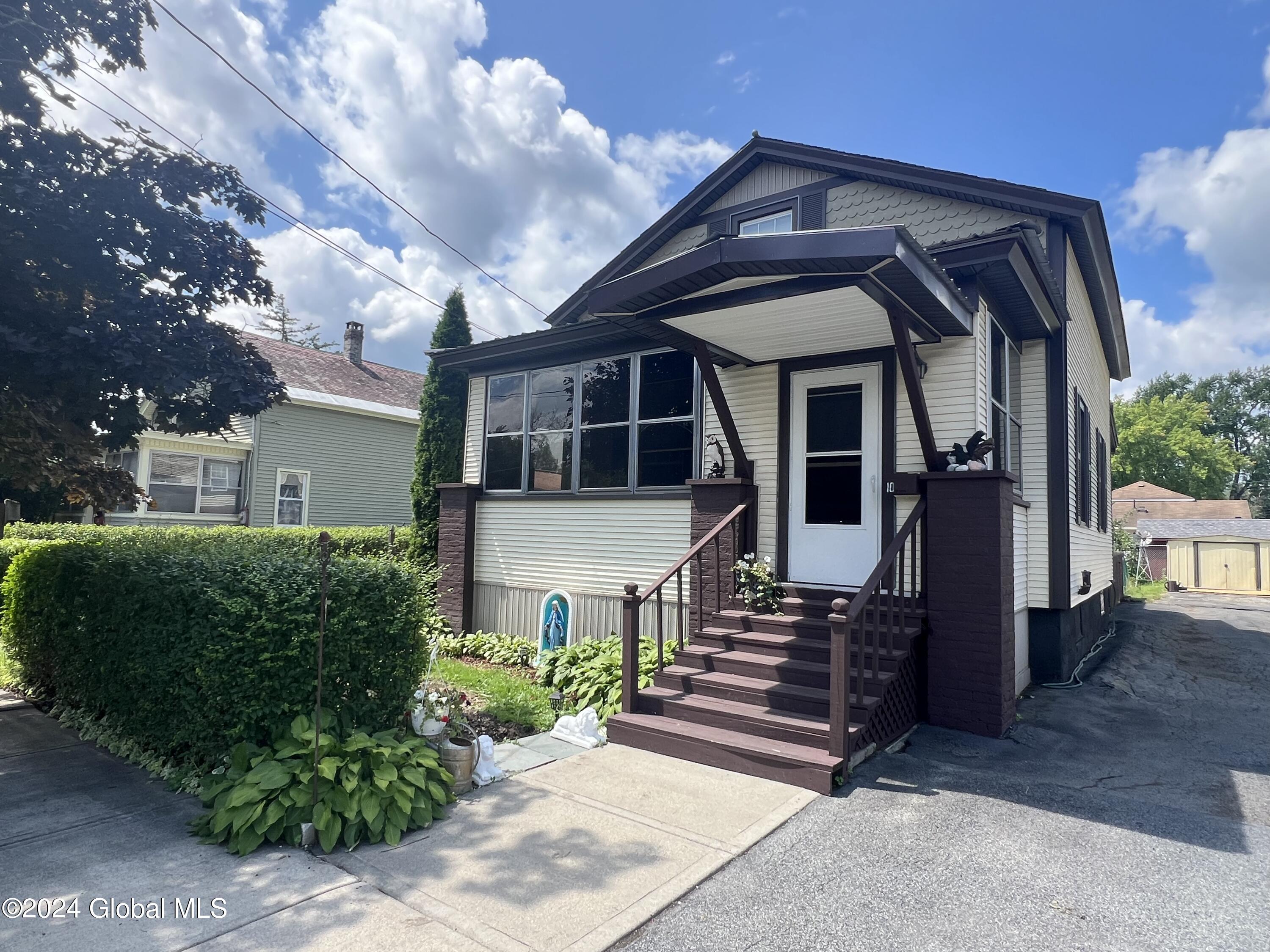 Pauline St, Whitehall, NY 12887