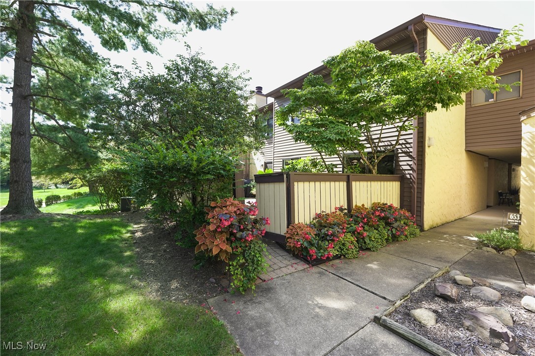 Hampton Ridge Dr, Akron, OH 44313