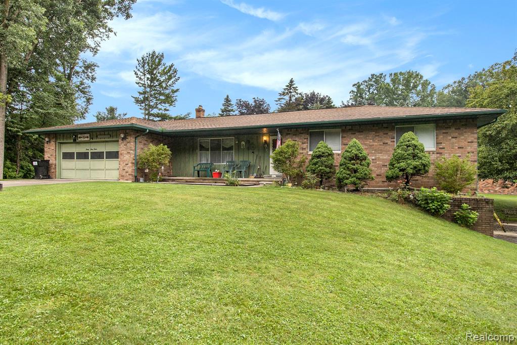 Legion Dr, Brighton, MI 48114