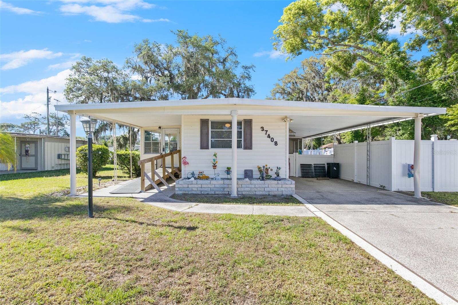 Melinda Ave, Zephyrhills, FL 33542