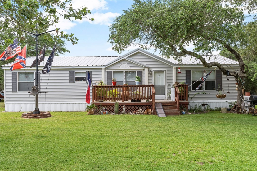 8th St, Rockport, TX 78382